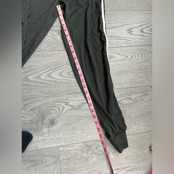 joggers with pockets! - Picture 2 of 5